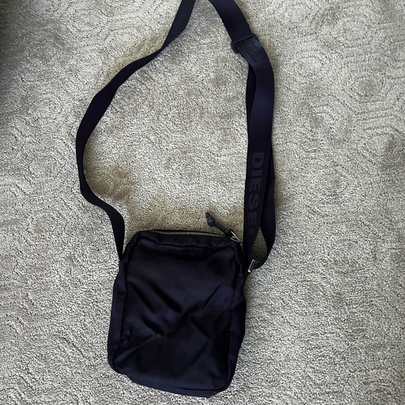 ✨DIESEL CROSS BODY BAG✨ - Picture 3 of 4